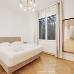 Superb With Terrace 2br 4p Trocadero 아파트