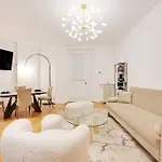 Superb With Terrace 2br 4p Trocadero *