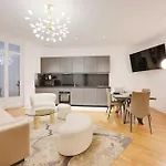 Superb With Terrace 2br 4p Trocadero
