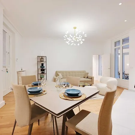 Superb With Terrace 2br 4p Trocadero 아파트 *