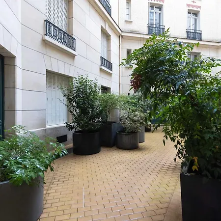 Superb With Terrace 2br 4p Trocadero 아파트