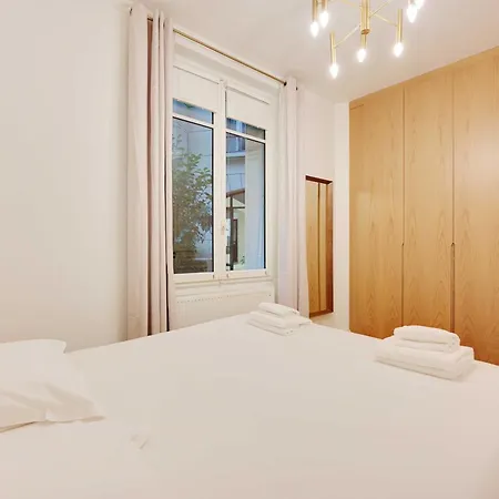 Superb With Terrace 2br 4p Trocadero Apartman *