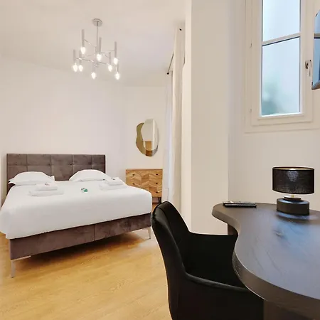 Superb With Terrace 2br 4p Trocadero Apartman *