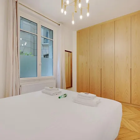 Superb With Terrace 2br 4p Trocadero *