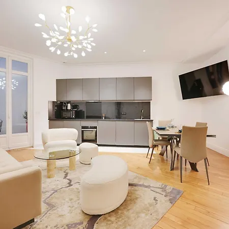 Superb With Terrace 2br 4p Trocadero