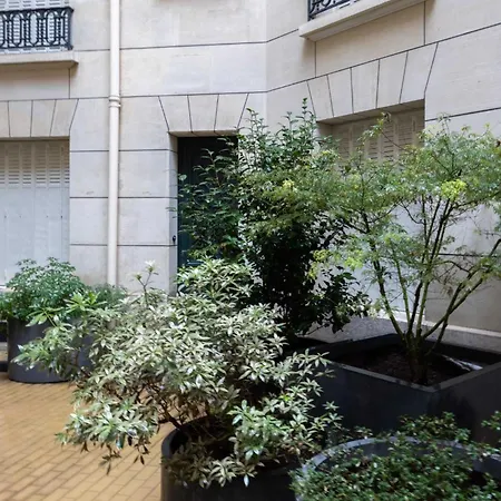 Superb With Terrace 2br 4p Trocadero Apartman *